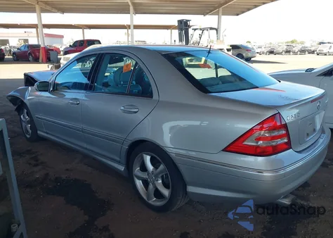 2005 Mercedes-Benz C 230 Kompressor Sport z USA, uszkodzony, nr VIN WDBRF40J05F630870